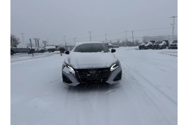 $22951 : Nissan Altima 2024 2.5 SR 4d image 8