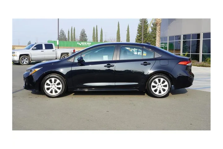 $23600 : 2025 Corolla LE image 8