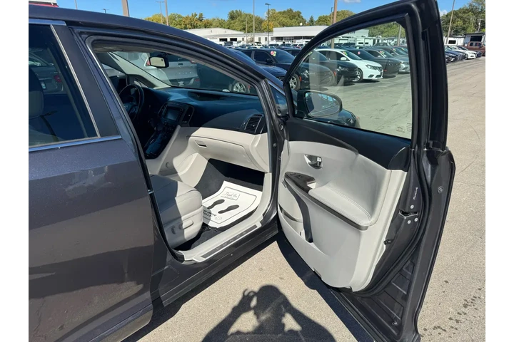 $14980 : 2014 Venza XLE 4D SUV image 8