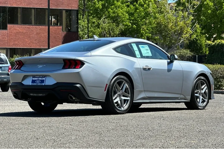 Ford Mustang 2025 EcoBoost 2 image 3
