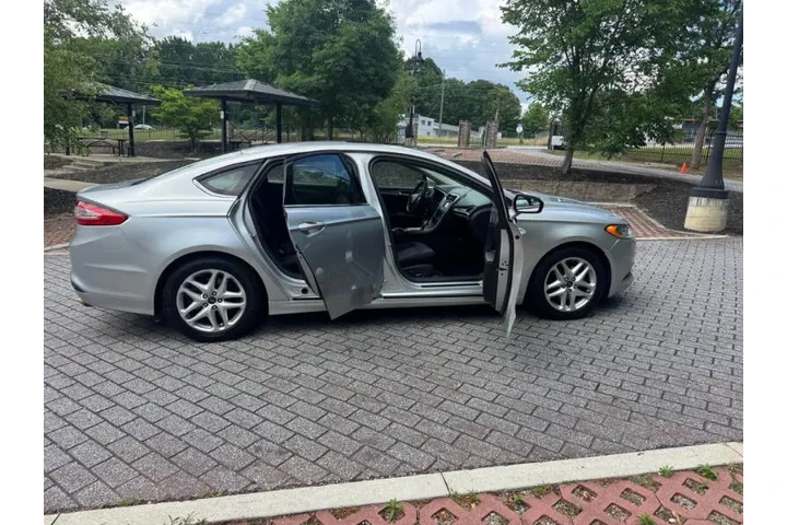$4500 : 2016 Fusion SE image 3