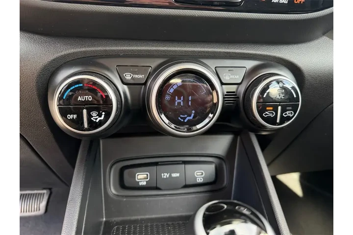 $21500 : Hyundai VENUE 2025 SEL 4dr C image 8