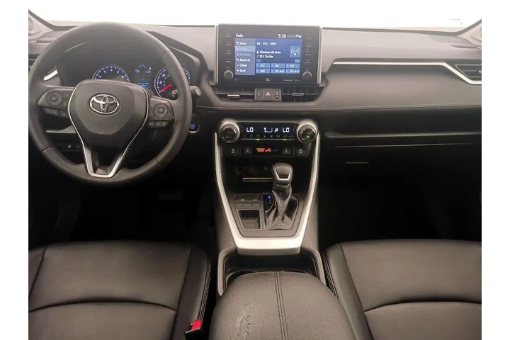 $21998 : Toyota RAV4 2021 XLE Premium image 9