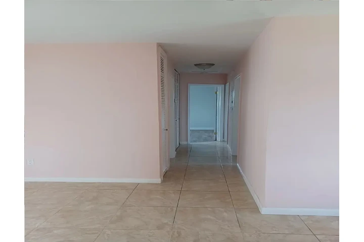 $1200 : Freshly painted pet-friendly image 2