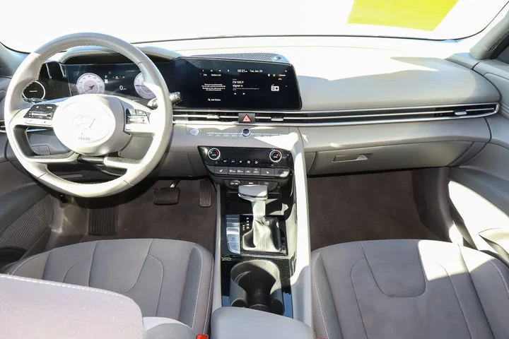 $20288 : 2025 Elantra SEL Convenience image 10