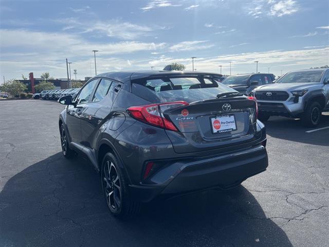 $25617 : PRE-OWNED 2022 TOYOTA C-HR XLE image 5