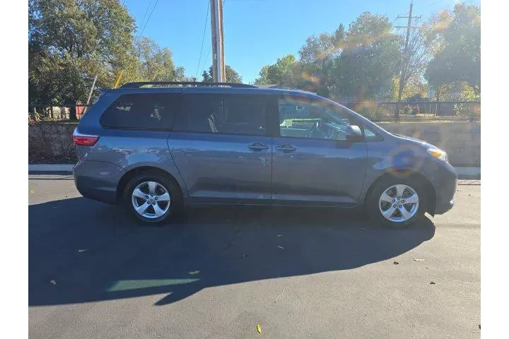 $22995 : Toyota Sienna 2017 LE 7-Pass image 3