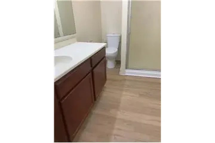 $900 : Rental property with 1 bedro image 7