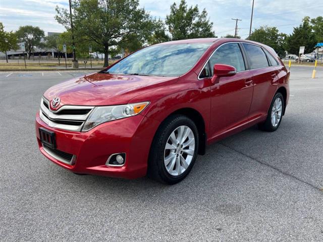 $9900 : 2013 Venza LE image 2