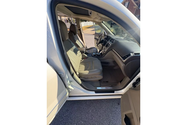 $4900 : 2015 GMC Acadia Denali image 8