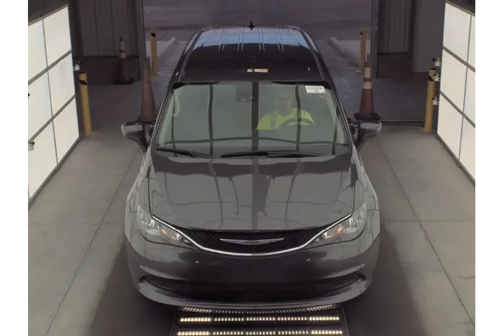 $20693 : Chrysler Voyager 2023 LX 4dr image 2