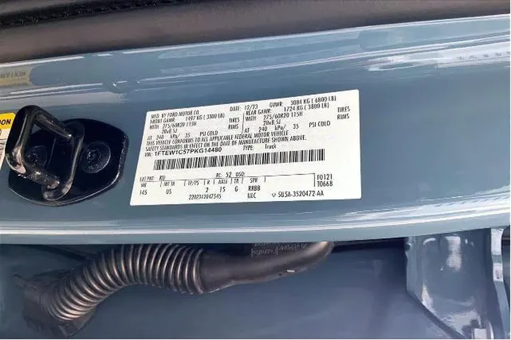 $37821 : Ford F-150 2023 4x2 XL 4dr S image 8