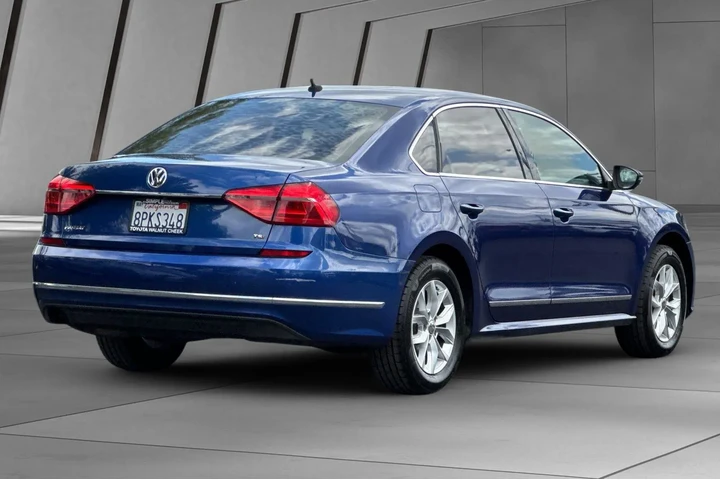 $9900 : Volkswagen Passat 2016 1.8T image 4
