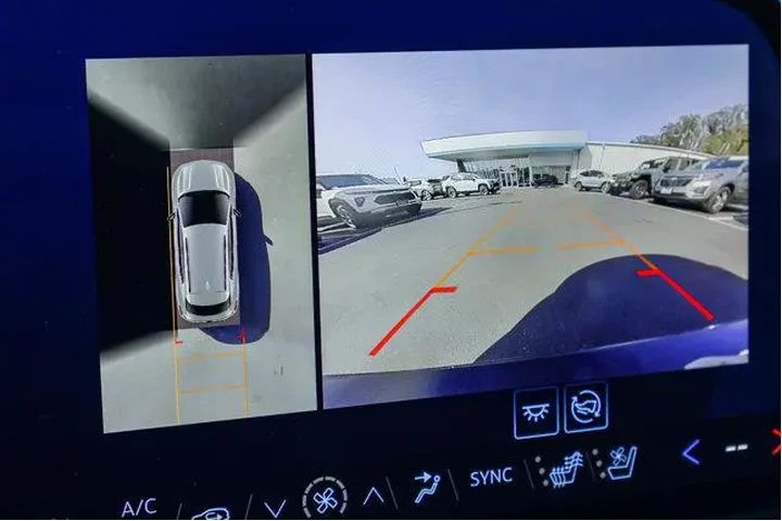 $38000 : Chevrolet Equinox EV 2025 LT image 6