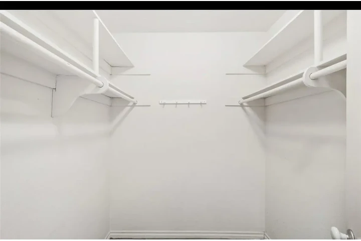 $2295 : 3 Bedroom Apt Huntington Park image 8