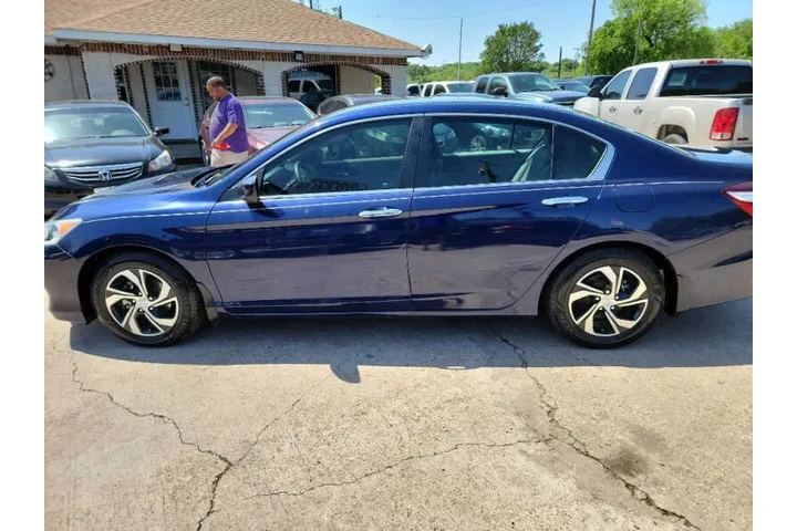 $7500 : 2016 Accord LX image 9