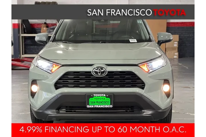 $30988 : Gold Certified2021 RAV4 XLE P image 6