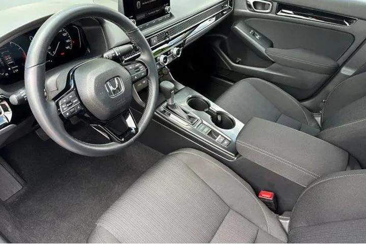 $26888 : Honda Civic 2024 EX 4dr Seda image 9