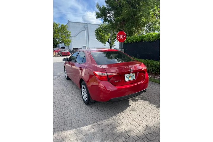 $8900 : Toyota Corolla 2017 image 5