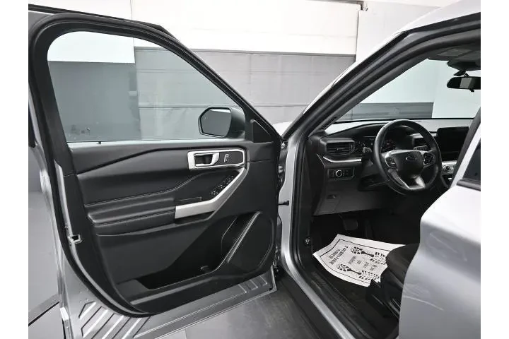$28900 : Ford Explorer 2023 XLT 4dr S image 9