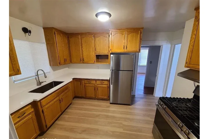 $2200 : MONTEBELLO rental + UTILITIES image 10