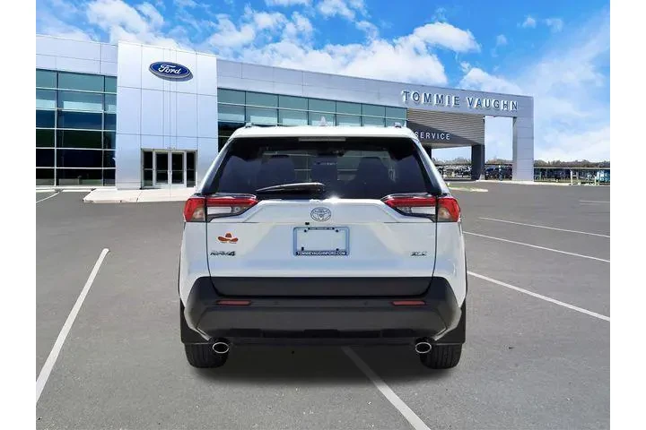 $32146 : Toyota RAV4 2024 XLE Premium image 3