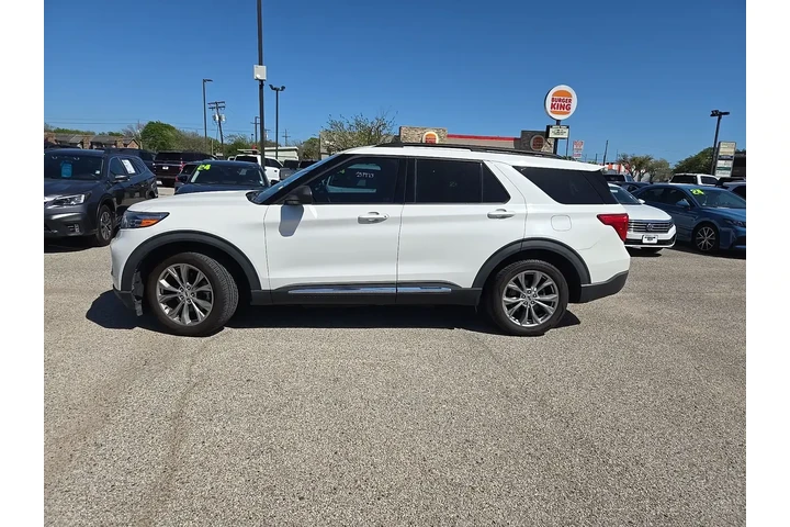 $26983 : Ford Explorer 2022 XLT 4dr S image 2
