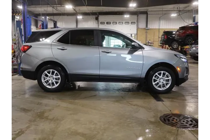 $24377 : Chevrolet Equinox 2023 4x4 L image 10