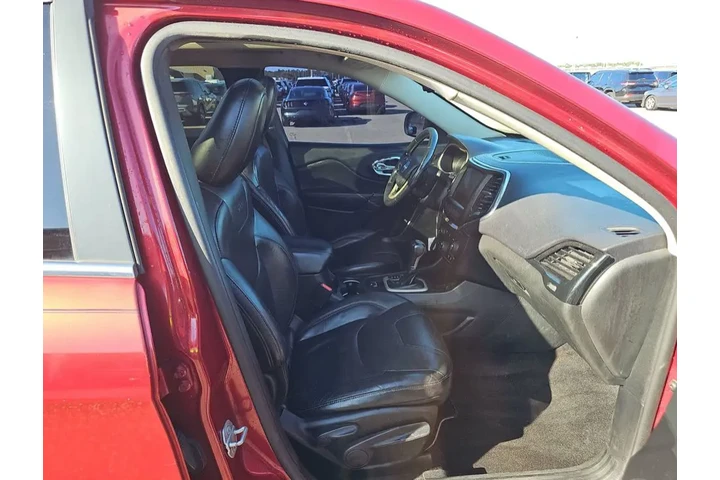 $3900 : 🚘Jeep Cherokee latitud image 5