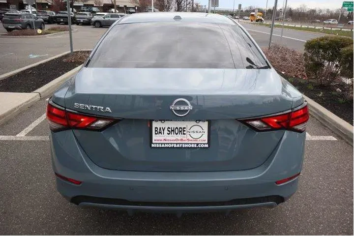 $18978 : Nissan Sentra 2025 SV 4dr Se image 7