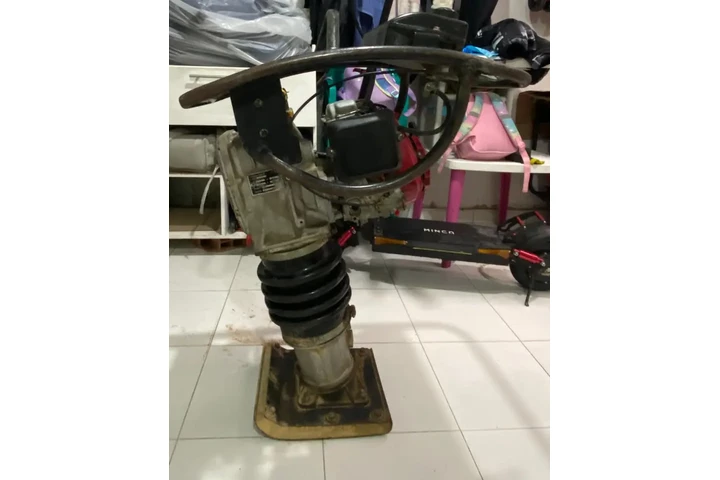 CANGURO- APISONADOR A GASOLINA image 3