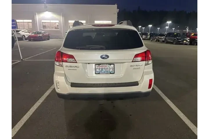 $5989 : Subaru Outback 2011 AWD 2.5i image 6