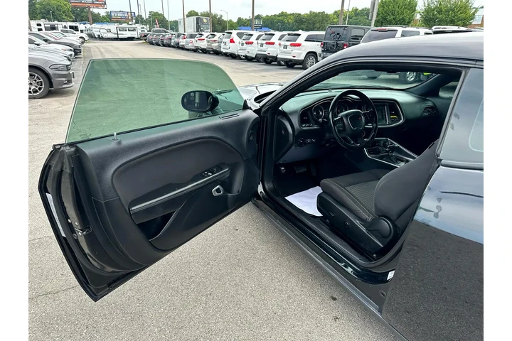 $9980 : 2015 Challenger 2dr Cpe SXT image 10