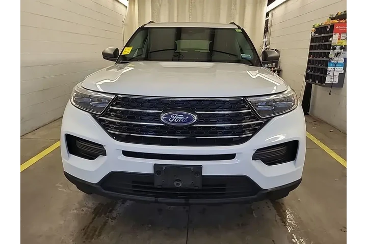 $26299 : Ford Explorer 2023 AWD XLT 4 image 3