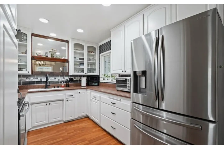 $2495 : 3 Bed 2 Bath in Inglewood image 4