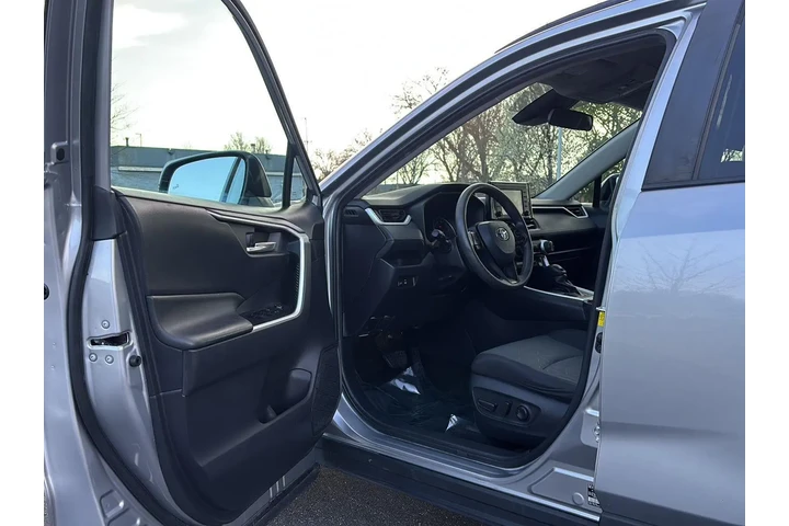 $23888 : Silver Certified 2020 RAV4 XLE image 2