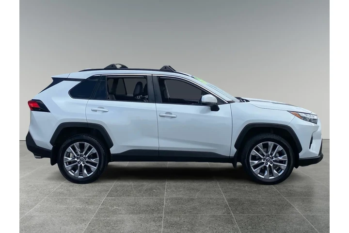$30240 : Toyota RAV4 2023 XLE Premium image 6