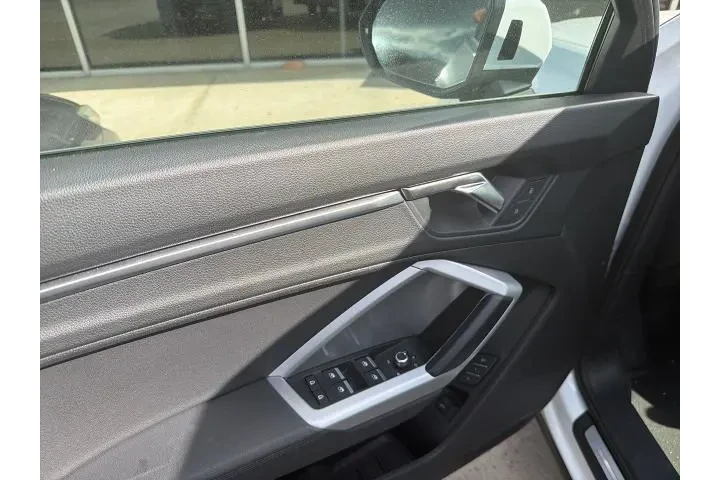 $21391 : Audi Q3 2023 AWD quattro S l image 9