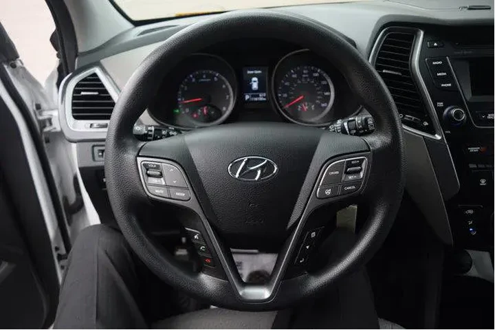 $8500 : Hyundai SANTA FE Sport 2015 image 4