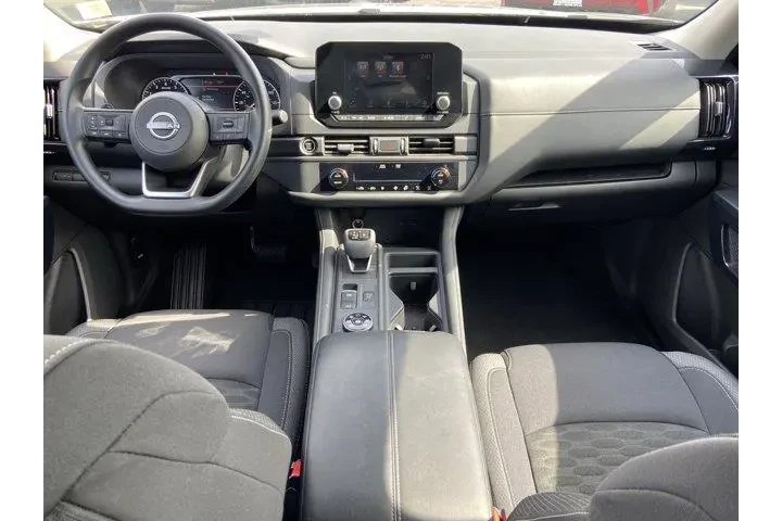 $28105 : Nissan Pathfinder 2024 AWD S image 10