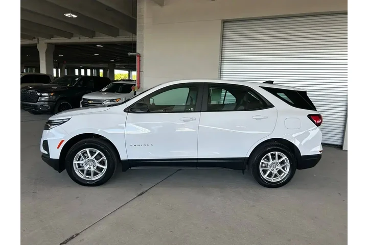 $13789 : Chevrolet Equinox 2022 LS 4d image 5