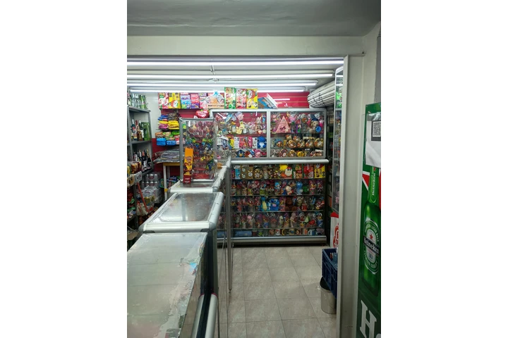 $78000000 : Cigarreria y dulceria image 5