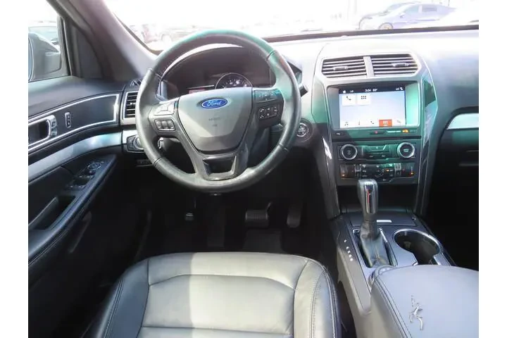 $19391 : Ford Explorer 2017 AWD XLT 4 image 9