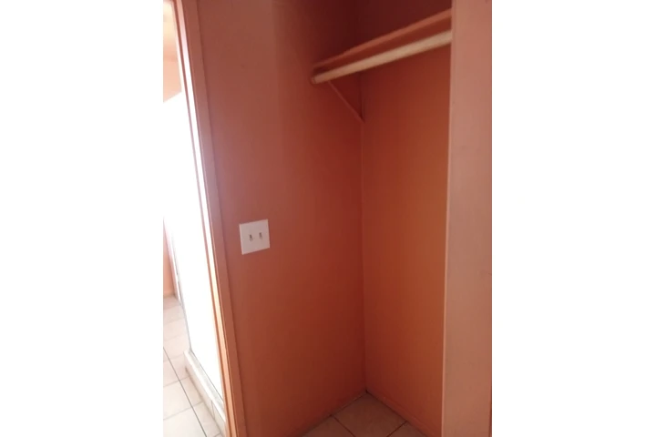 $1 : Casita Tipo Studio East LA. image 4