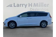 Chrysler Pacifica 2019 Touri thumbnail