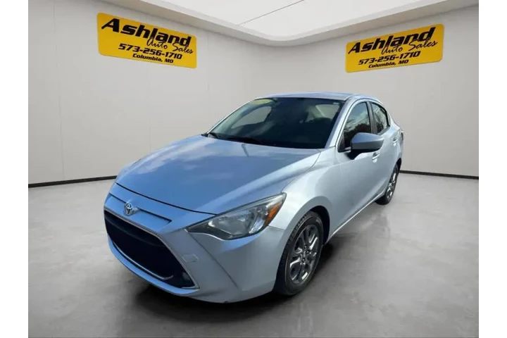 $10900 : 2019 Yaris LE image 2