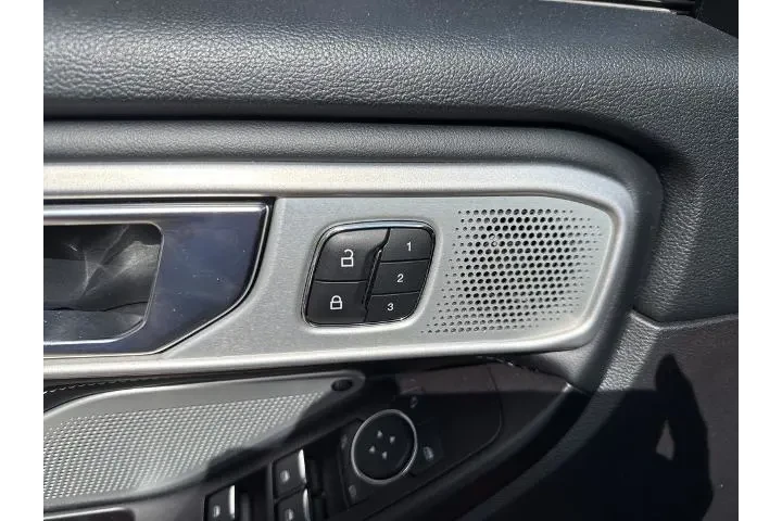 $28983 : Ford Explorer 2020 AWD ST 4d image 9