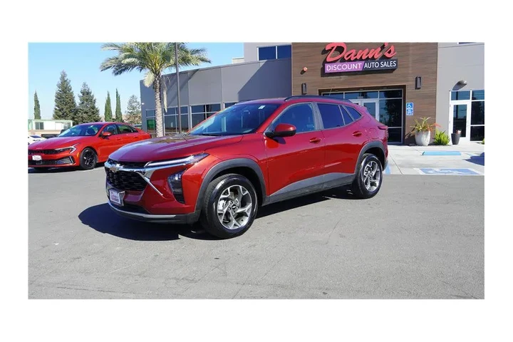 $22984 : 2025 Trax LT image 2