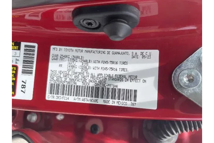 $31981 : Toyota Tacoma 2023 4x2 TRD S image 5