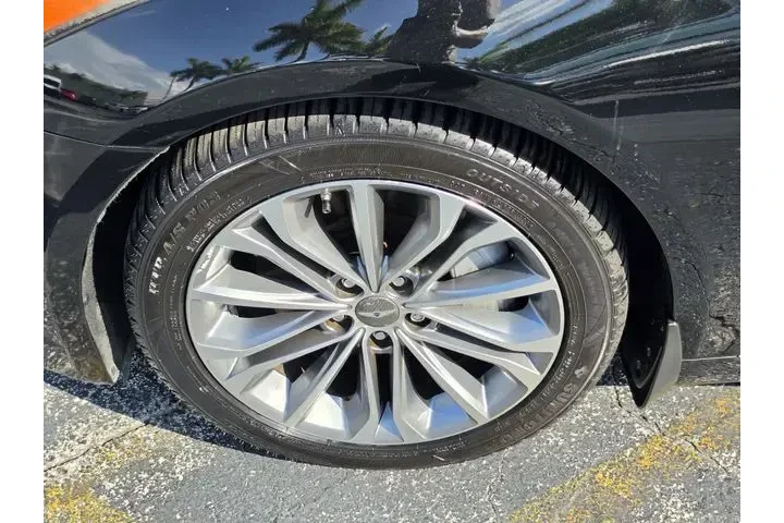 $11990 : Hyundai Genesis 2016 3.8L 4d image 8